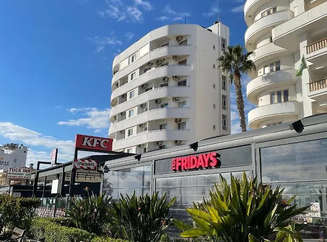 アパート 180° Seaview Apt. Right On Famous Promenade ラルナカ